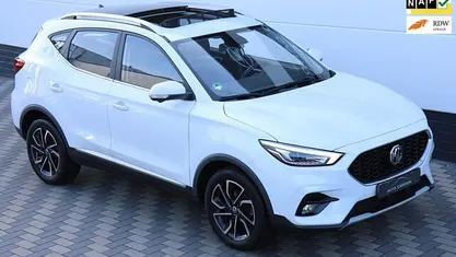 Wit Gebruikt 2022 MG ZS Luxury Sedan | € 18.445 (Eerlijke prijs)