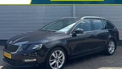 Zwart Gebruikt 2017 Skoda Octavia Style Stationwagen | € 18.935 (Eerlijke prijs)