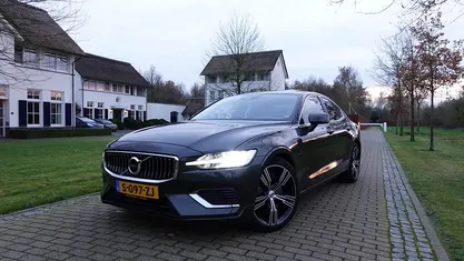 Grijs Gebruikt 2021 Volvo S60 R-Design Sedan | € 32.950 (Super prijs)
