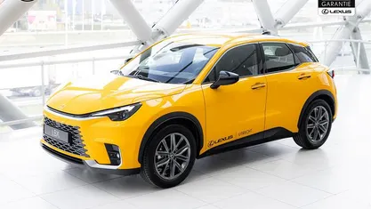 Occasion Lexus LBX 136 PK (100 kW) 2024 Geel SUV