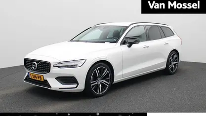 Wit Occasion 2021 Volvo V60 Momentum Stationwagen | € 24.900 (Goede deal)