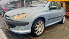 Grijs, metallic lak Gebruikt 2001 Peugeot 206 CC Cabriolet | € 1.495 (Eerlijke prijs)