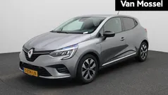 Grijs Gebruikt 2023 Renault Clio V Evolution Hatchback | € 18.435 (Eerlijke prijs)