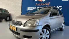 Gebruikt 2004 Toyota Yaris Hatchback | € 1.950 (Eerlijke prijs)