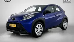 Blauw Gebruikt 2024 Toyota Aygo Play Hatchback | € 17.920 (Eerlijke prijs)