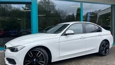 Wit, andere lak Gebruikt 2016 BMW 320 M Sport Sedan | € 22.900 (Eerlijke prijs)