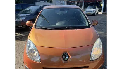 Oranje Occasion 2009 Renault Twingo Dynamique Hatchback | € 2.550 (Eerlijke prijs)