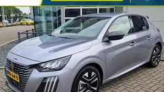 Grijs Gebruikt 2024 Peugeot 208 Allure Hatchback | € 23.895 (Eerlijke prijs)