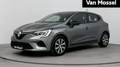 Grijs Gebruikt 2023 Renault Clio V Equilibre Hatchback | € 16.935 (Eerlijke prijs)
