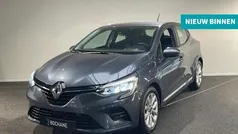 Titaniumgrijs kpn Gebruikt 2020 Renault Clio V Zen Hatchback | € 11.800 (Eerlijke prijs)