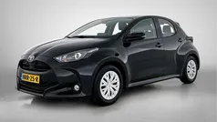Zwart Gebruikt 2024 Toyota Yaris Hybrid Active Hatchback | € 23.450 (Eerlijke prijs)