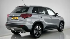 Grijs, metallic lak Gebruikt 2022 Suzuki Vitara Style SUV | € 24.445 (Eerlijke prijs)