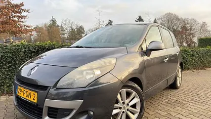 Grijs Gebruikt 2011 Renault Scénic III Bose Edition MPV | € 1.450 (Super prijs)