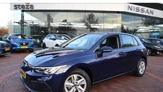 Blauw Occasion 2021 VW Golf VIII Life Hatchback | € 23.945 (Eerlijke prijs)