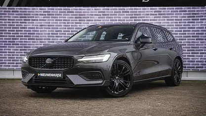 Grijs Gebruikt 2023 Volvo V60 Stationwagen | € 32.899 (Goede deal)