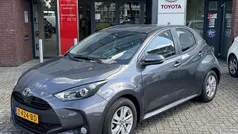 Grijs Gebruikt 2024 Toyota Yaris Hybrid Active Hatchback | € 23.499 (Eerlijke prijs)