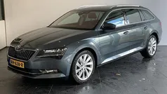 Grijs Gebruikt 2017 Skoda Superb Business Line Stationwagen | € 20.950 (Goede deal)