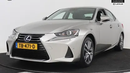 Grijs Gebruikt 2018 Lexus IS300h Business Edition Sedan | € 22.945 (Eerlijke prijs)