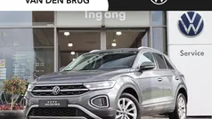 Grijs Gebruikt 2022 VW T-Roc Style SUV | € 32.945 (Eerlijke prijs)