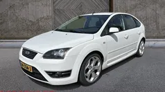 Wit Gebruikt 2005 Ford Focus ST-Line Hatchback | € 3.450 (Eerlijke prijs)