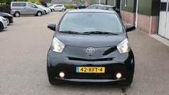 Zwart, metallic lak Gebruikt 2011 Toyota iQ Hatchback | € 5.450 (Eerlijke prijs)
