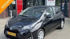 Zwart Gebruikt 2018 Toyota Yaris Hybrid Hatchback | € 13.999 (Eerlijke prijs)
