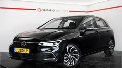 Zwart Gebruikt 2020 VW Golf VII Style Hatchback | € 22.944 (Eerlijke prijs)