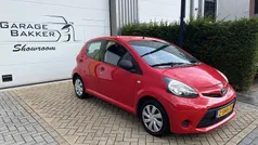 Rood Gebruikt 2013 Toyota Aygo Hatchback | € 3.750 (Eerlijke prijs)