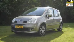 Beige Gebruikt 2011 Renault Grand Modus Dynamique MPV | € 2.650 (Goede deal)