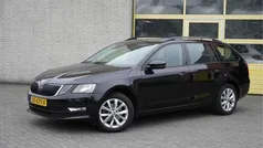 Zwart, metallic lak Gebruikt 2019 Skoda Octavia Business Line Stationwagen | € 12.950 (Goede deal)