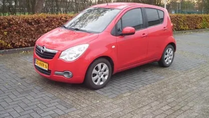 Rood Occasion 2009 Opel Agila Enjoy Hatchback | € 2.949 (Goede deal)
