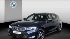 Blauw, metallic lak Gebruikt 2024 BMW 330e M Sport Stationwagen | € 55.900 (Eerlijke prijs)