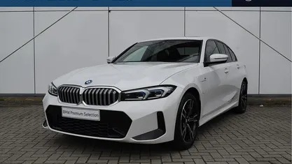 Wit Gebruikt 2025 BMW 330e Executive Sedan | € 52.750 (Eerlijke prijs)