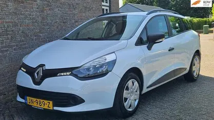 Wit Gebruikt 2016 Renault Clio GrandTour Authentique Stationwagen | € 6.750 (Goede deal)