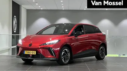 Rood Gebruikt 2023 MG MG4 EV Luxury Hatchback | € 23.495 (Eerlijke prijs)