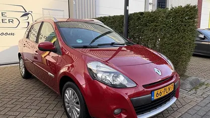 Rood Gebruikt 2011 Renault Clio GrandTour Collection Stationwagen | € 3.250 (Goede deal)