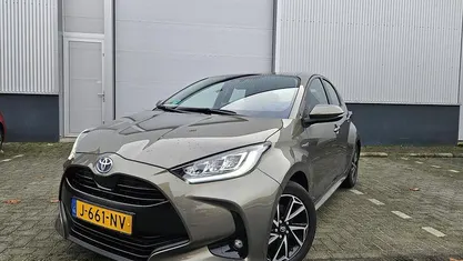 Groen Gebruikt 2020 Toyota Yaris Hybrid Edition Hatchback | € 19.790 (Eerlijke prijs)