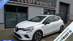 Wit Gebruikt 2021 Renault Clio V Intens Hatchback | € 14.950 (Eerlijke prijs)