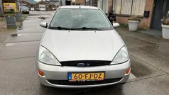 Grijs Gebruikt 2000 Ford Focus Ambiente Hatchback | € 990 (Eerlijke prijs)
