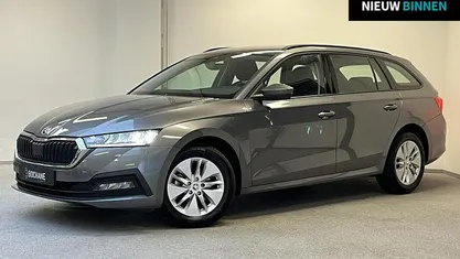 Grijs Gebruikt 2022 Skoda Octavia Business Line Stationwagen | € 21.785 (Eerlijke prijs)
