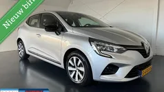Gebruikt 2023 Renault Clio V Equilibre Hatchback | € 14.495 (Eerlijke prijs)