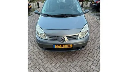 Gebruikt 2005 Renault Scénic II Expression MPV | € 1.050 (Goede deal)