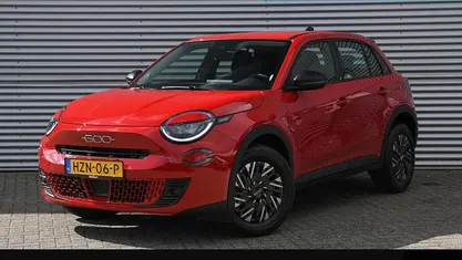 Rood Nieuw 2025 Fiat 600 Urban SUV | € 27.495 (Goede deal)
