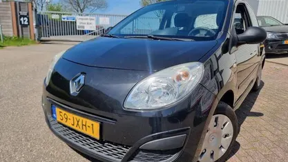 Zwart Gebruikt 2009 Renault Twingo Authentique Hatchback | € 1.950 (Eerlijke prijs)