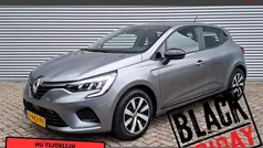 Grijs Gebruikt 2023 Renault Clio V Equilibre Hatchback | € 14.695 (Eerlijke prijs)