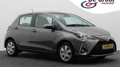 Grijs Gebruikt 2018 Toyota Yaris Hybrid Executive Hatchback | € 11.950 (Super prijs)