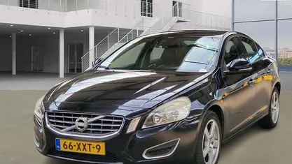 Zwart, metallic lak Gebruikt 2012 Volvo S60 Kinetic Sedan | € 5.750 (Eerlijke prijs)