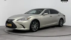 Geel Gebruikt 2024 Lexus ES300H Business Edition Sedan | € 49.950 (Eerlijke prijs)