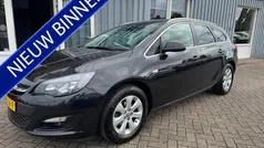 Zwart, metallic lak Gebruikt 2015 Opel Astra Stationwagen | € 7.450 (Eerlijke prijs)