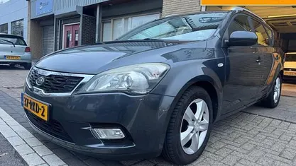 Grijs Occasion 2011 Kia Ceed Hatchback | € 2.995 (Eerlijke prijs)